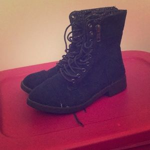 Combat boots